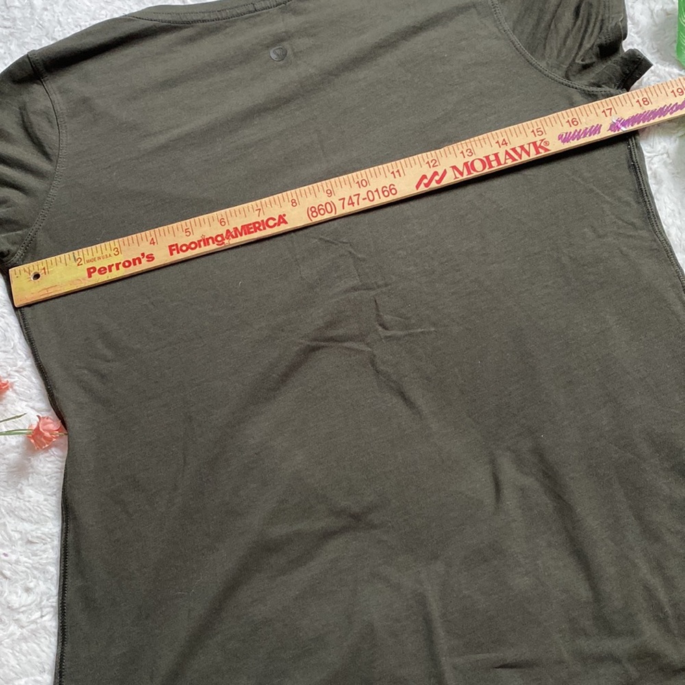 Lululemon T-shirt - Picture 5 of 5